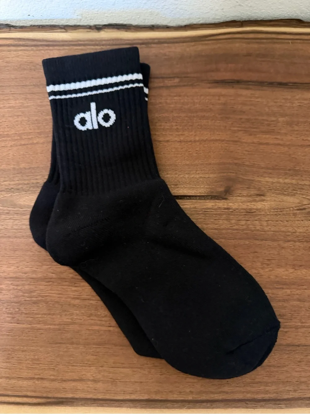 ALO Yoga White Unisex Half-Crew Throwback Sock -M